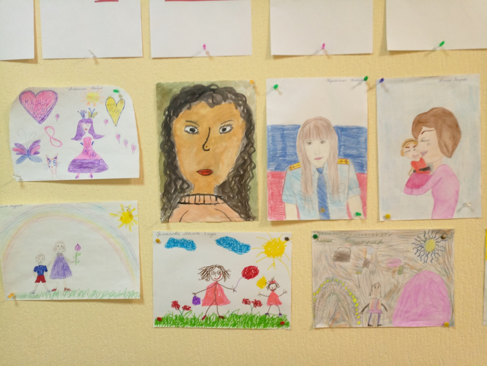 Персональная выставка рисунков ребенка в детском саду